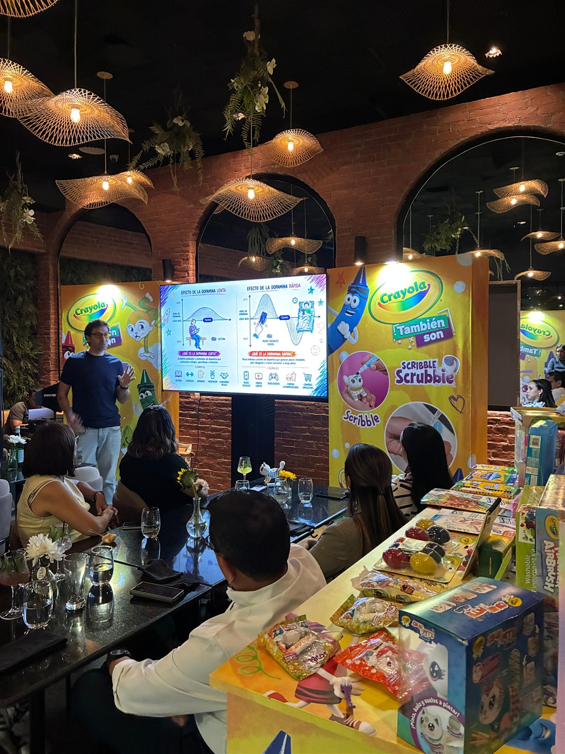Taller creativo Back to Basics para Crayola en Panamá