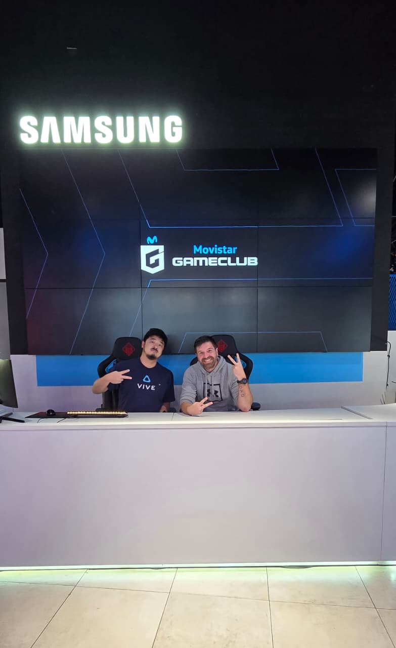 Hernán junto a Yu-Kai Chou durante una instancia de aprendizaje sobre Octalysis